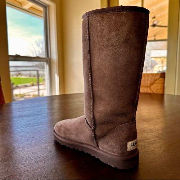 UGG Classic Short  Family Matching Suede - Picture 2 of 12